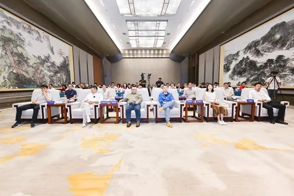 品牌標桿，綻耀不凡 ！恭喜大將軍瓷磚榮膺 “陶瓷一線(xiàn)品牌”、 “瓷磚十大品牌”兩大獎項(圖2)